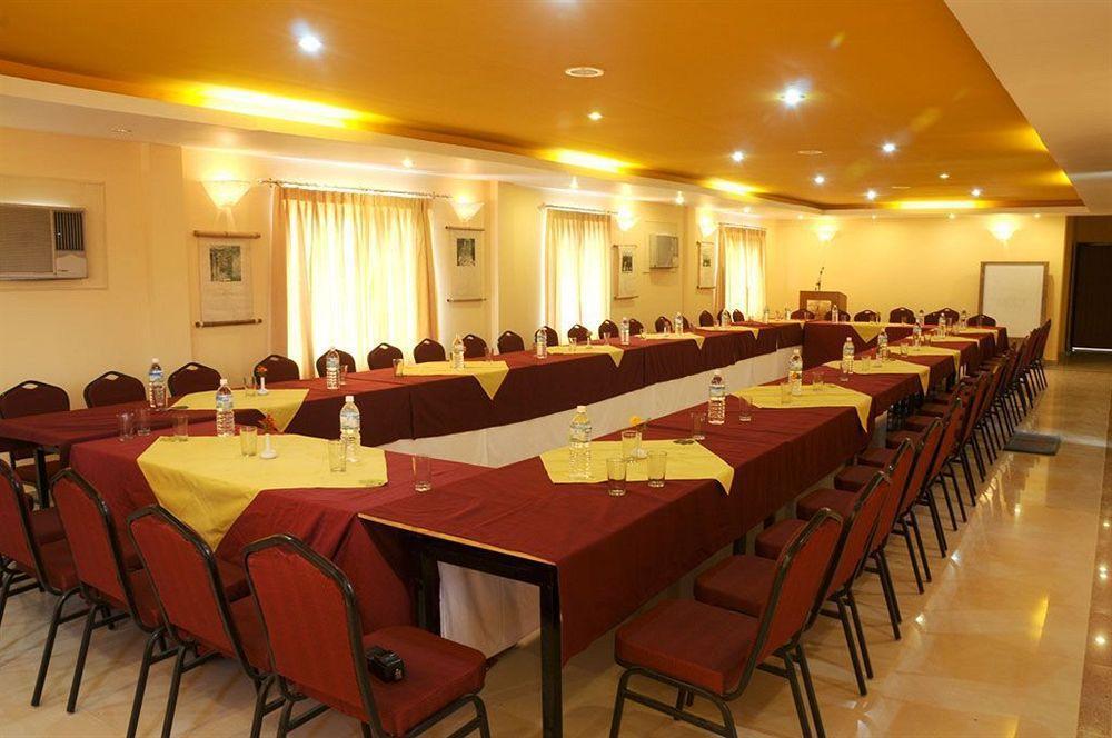 Royal Astoria Hotel Катманду Екстер'єр фото