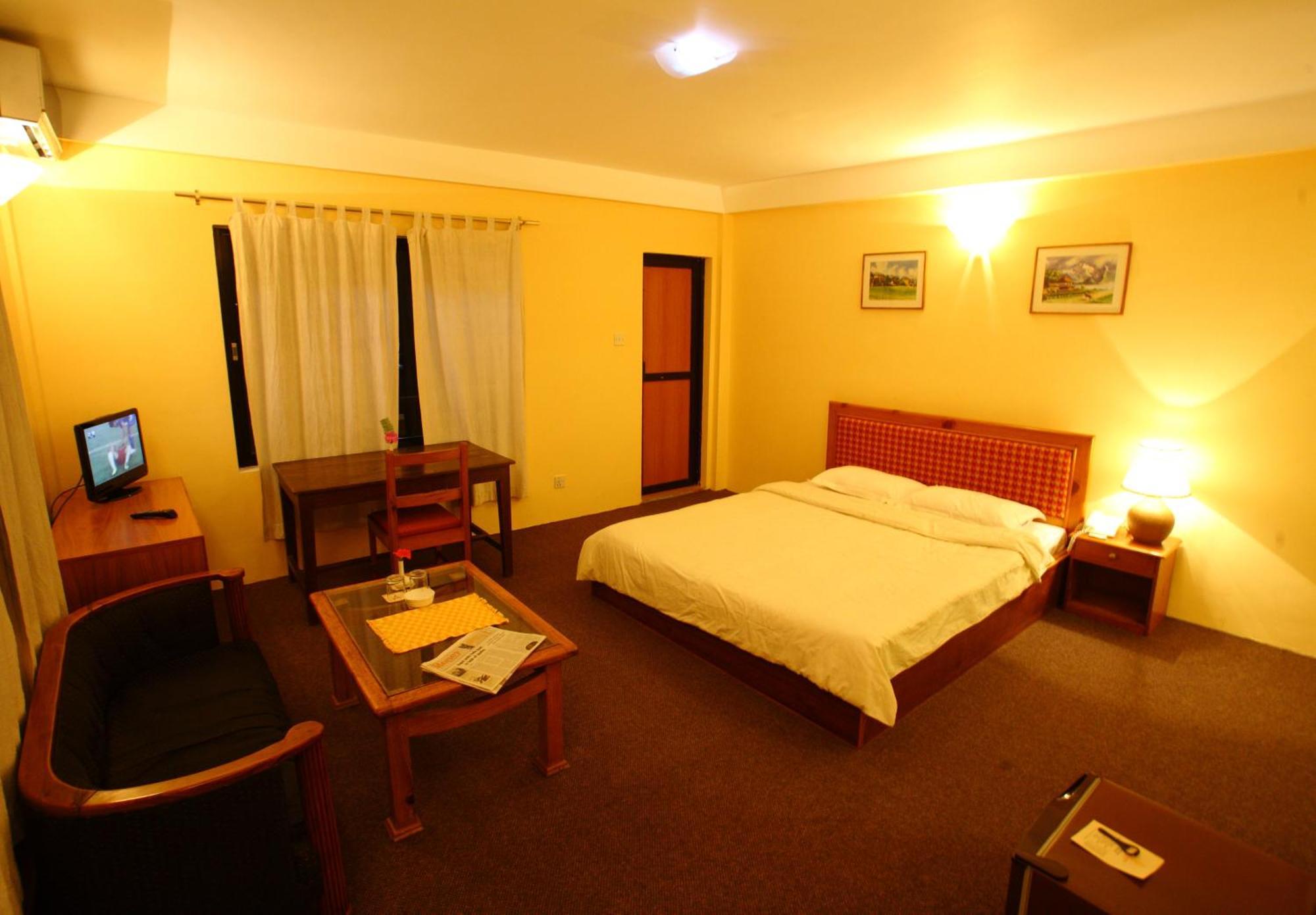 Royal Astoria Hotel Катманду Екстер'єр фото