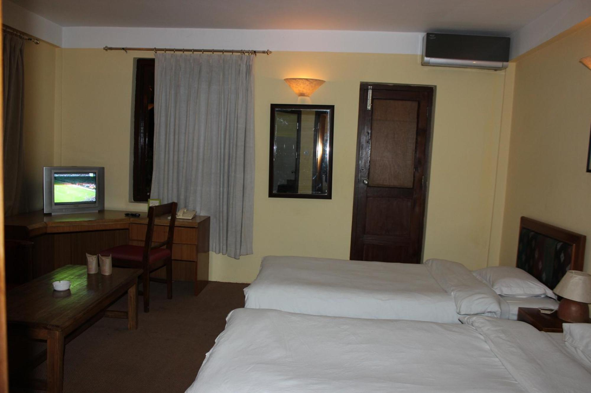 Royal Astoria Hotel Катманду Номер фото