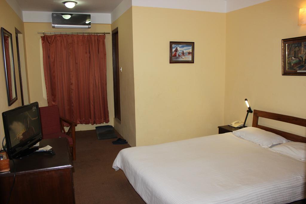 Royal Astoria Hotel Катманду Екстер'єр фото