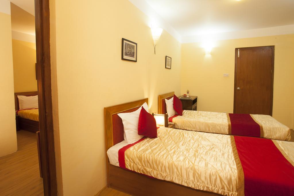 Royal Astoria Hotel Катманду Екстер'єр фото