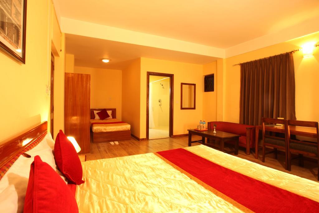 Royal Astoria Hotel Катманду Екстер'єр фото