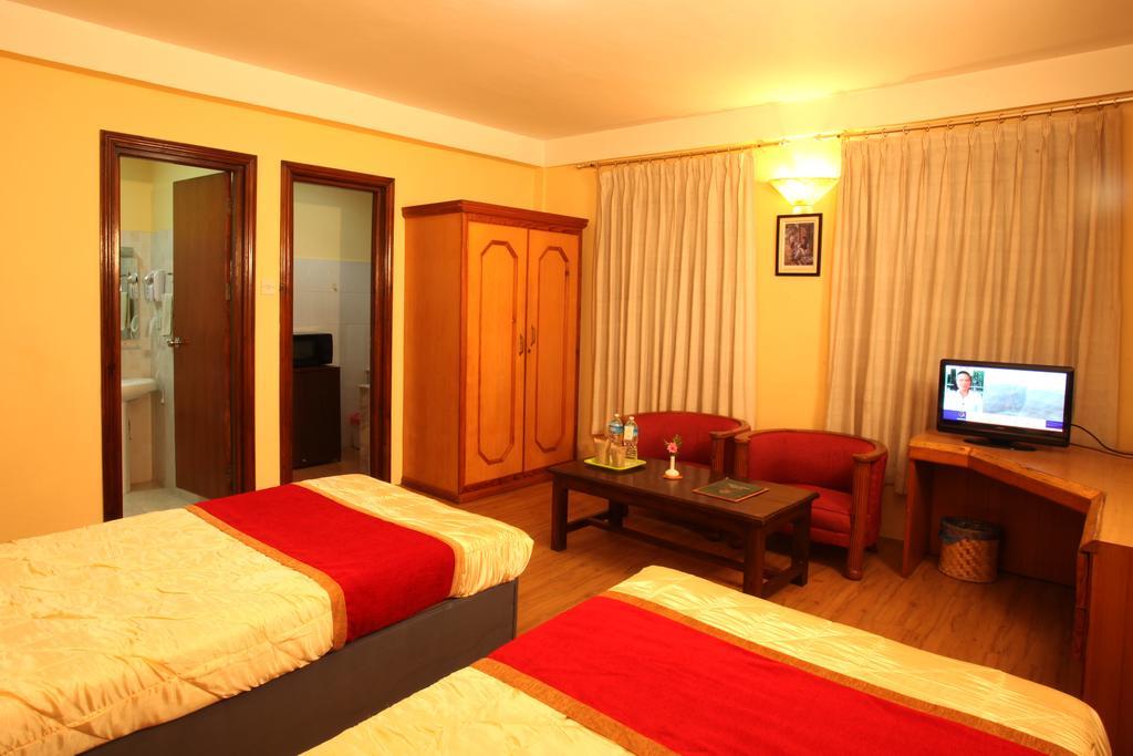 Royal Astoria Hotel Катманду Екстер'єр фото
