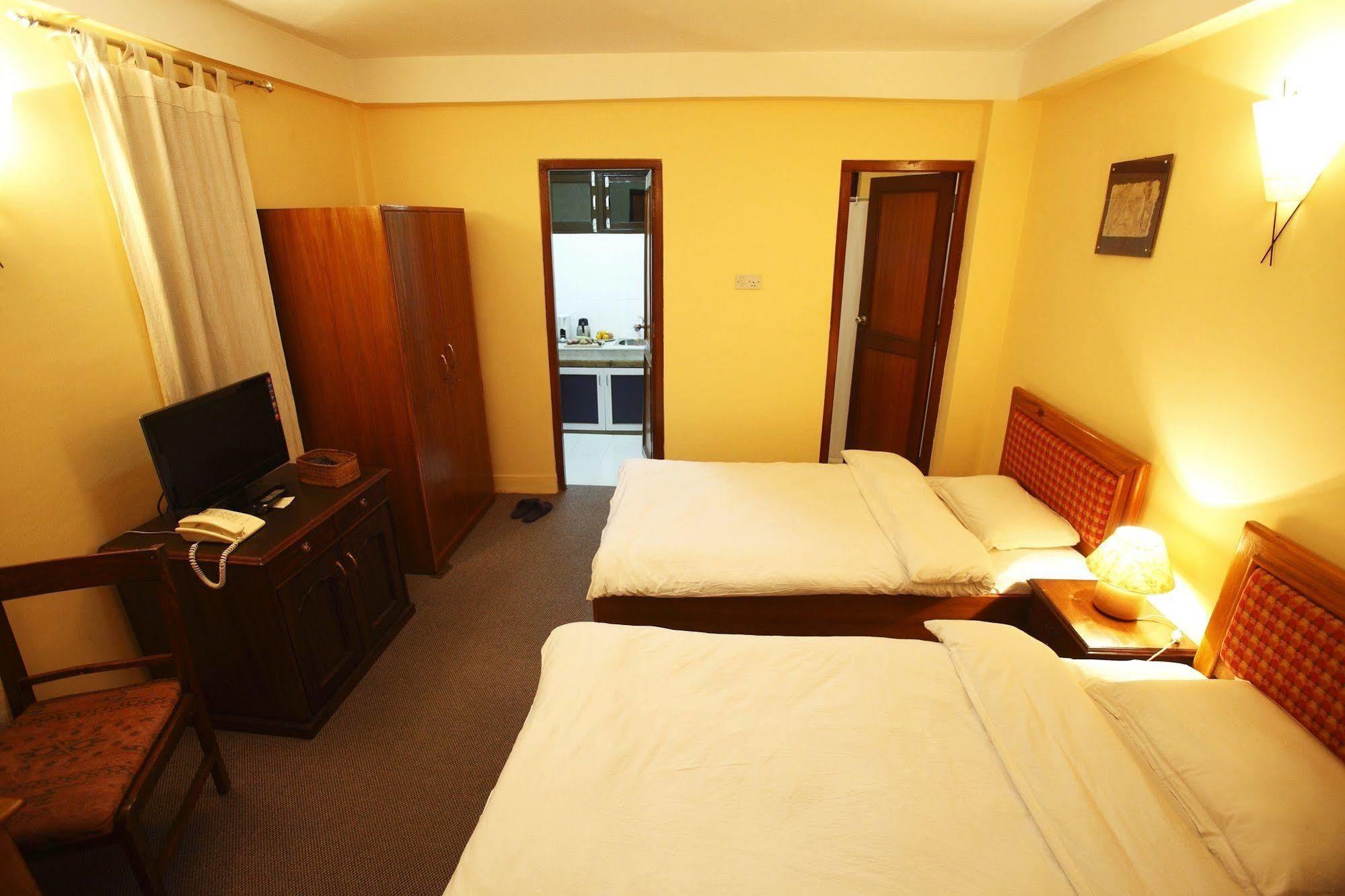 Royal Astoria Hotel Катманду Екстер'єр фото